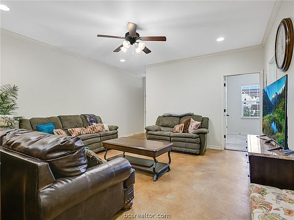 5th image of 3206 Cullen Trl
