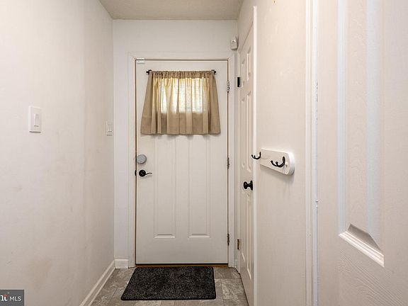 5th image of 8252 Berryfield Dr