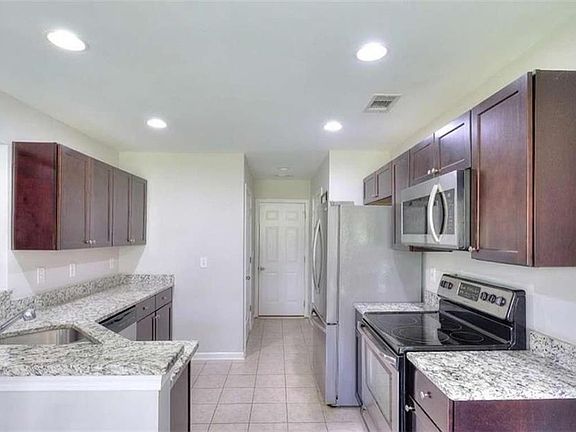 2nd image of 39 Gray Field Ct
