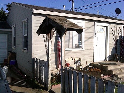 2nd image of 321 E Newlove Dr APT B
