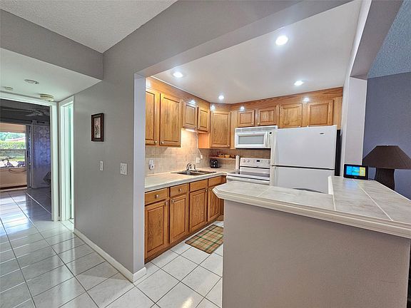 5th image of 22 Tilford B #22