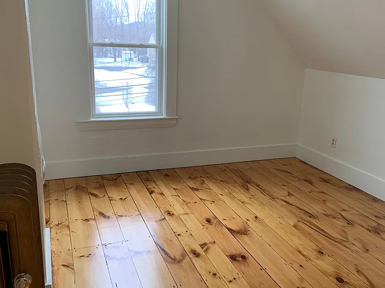 one of 2 bonus rooms on the 3rd floor, both have closets.