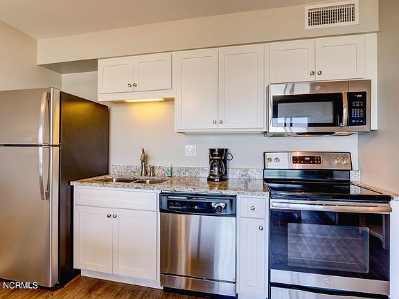 4th image of 711 Lumina Ave S #310