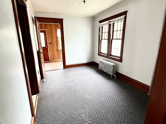 4th image of 307 E Main St