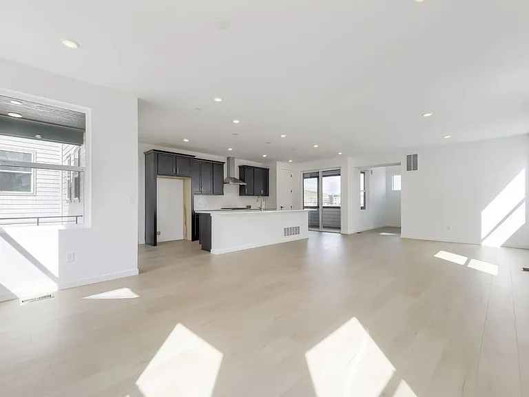 10940 Stanza Ln — Photo 6