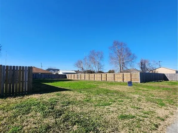 3220 Charles Ct, Chalmette, LA 70043