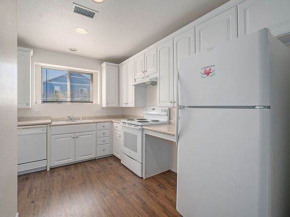 2nd image of 5853 Ceylon St Unit M5853