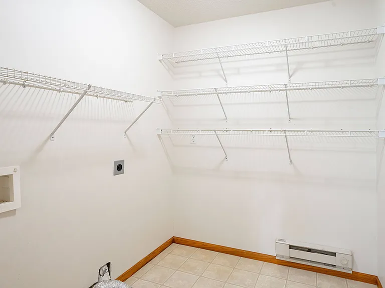 Fargo, ND Crown Court 2 Apartments | 21A | Closet