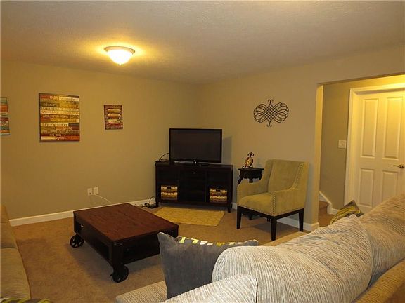 4th image of 2249 Brentford Ct