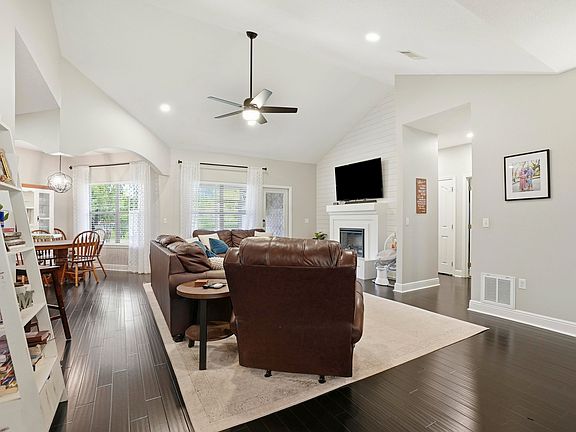 5th image of 52 Mango Ln