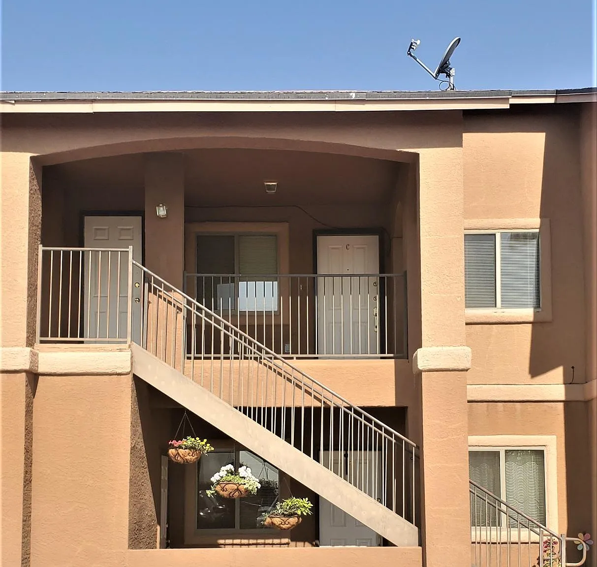2 bed, 2.0 bath, 978 sqft, $995 — Photo 1
