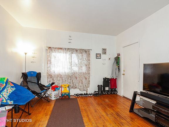 4th image of 9025 Burlington Ave