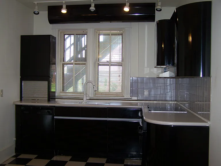 4 Delafield St #1A — Photo 2