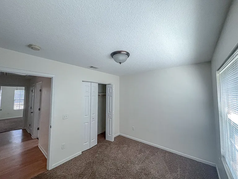 338 S Bridgeport Dr — Photo 6