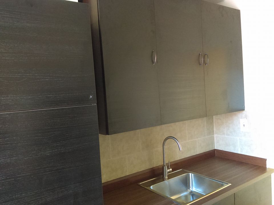 2nd image of 220 E 23rd St APT 2R