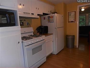 2nd image of 1226 Iroquois Ave