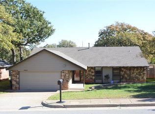 2012 Woodland Rd, Edmond, OK 73013