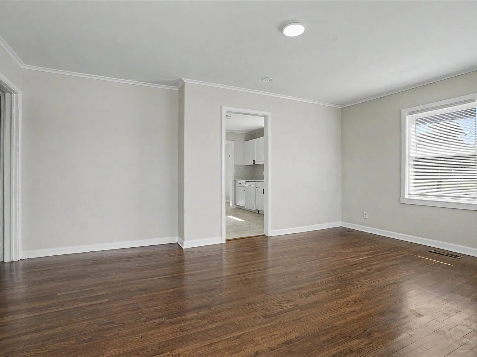 3 bed, 2.0 bath, 1227 sqft, $1,600 — Photo 3