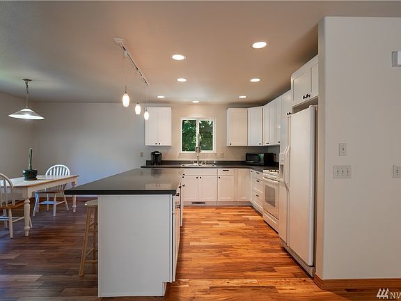 4th image of 4402 192nd St NW