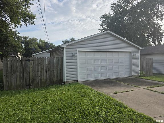 3rd image of 1405 E Edwards St