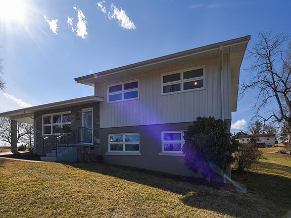 2nd image of 3321 Sunset Dr