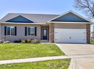 411 Dotson Dr, Ames, IA 50014