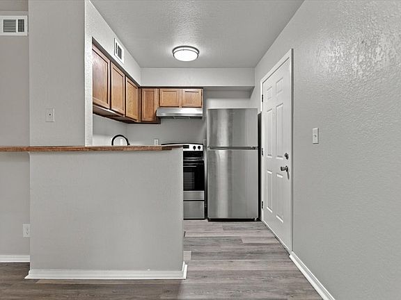 3rd image of 1730 E 67th St #Kj303