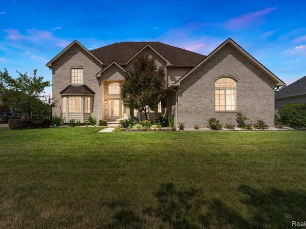 27269 Starkey Ln, Brownstown, MI 48174