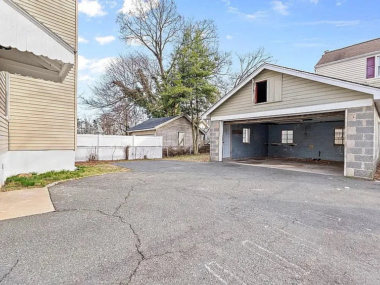 32 Llewellyn Ave #3 — Photo 3