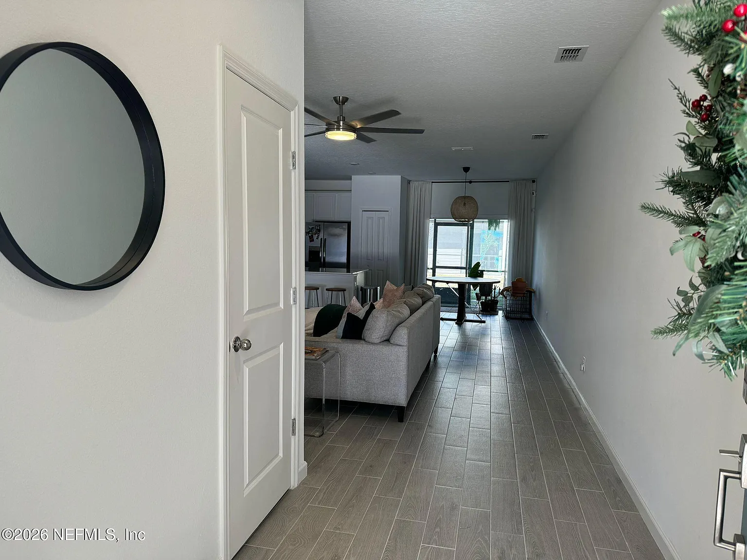 3 bed, 2.5 bath, 1660 sqft, $2,100 — Photo 4