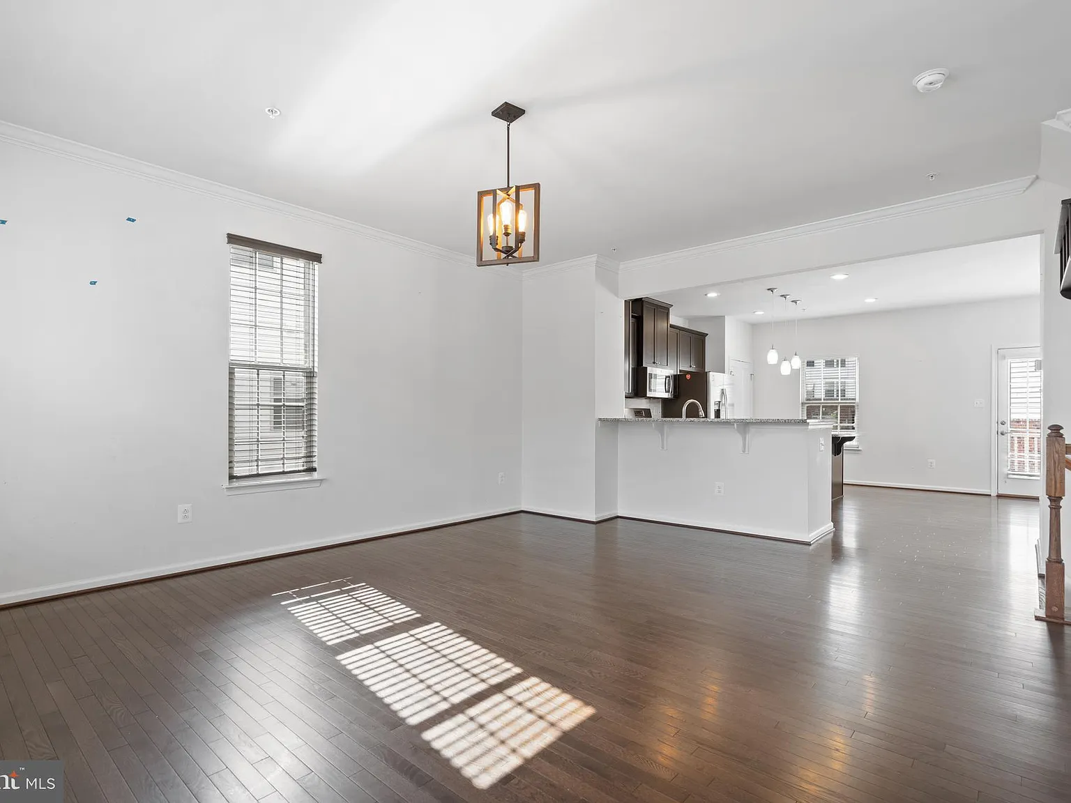 3 bed, 2.5 bath, 2036 sqft, $2,695 — Photo 4