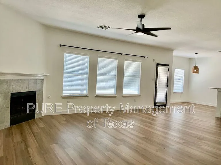 1405 Summercrest Blvd — Photo 4