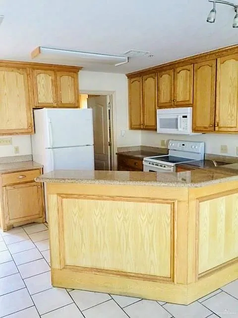2 bed, 2.5 bath, 1200 sqft, $995 — Photo 3