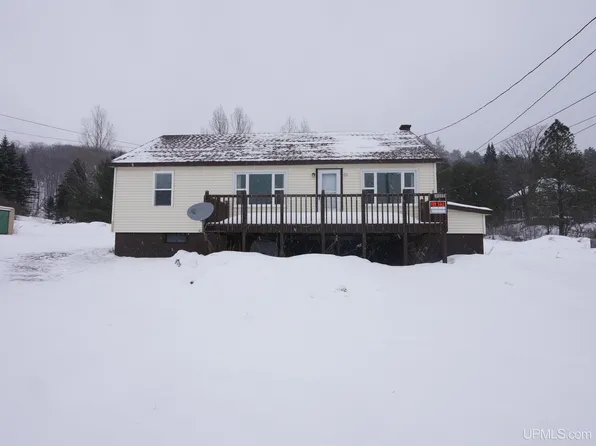 21322 Royce Rd, Hancock, MI 49930