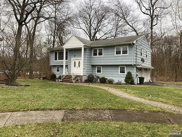 718 Spring Ave — Photo 1