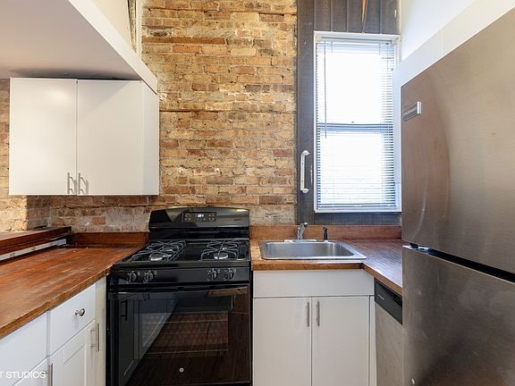 3rd image of 2109 N Kenmore Ave #Ch2r