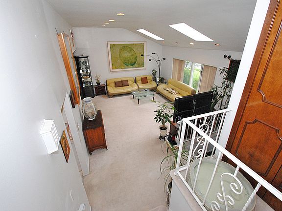 5th image of 416 Elm Dr