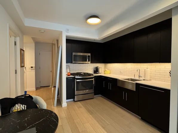 535 West 42nd Street image 1 of 7