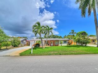 2745 Cambridge Rd, Lake Worth, FL 33462
