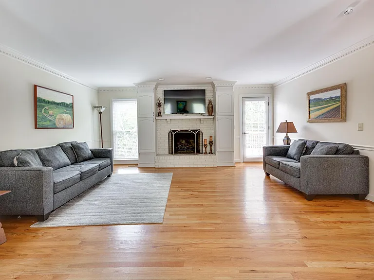 4625 Mountain View Dr — Photo 10