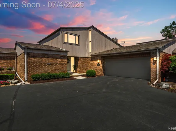 938 Brookwood Ln E, Rochester, MI 48309