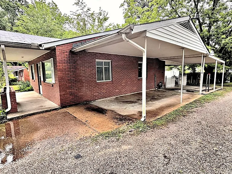 1006 Danville Rd SW — Photo 3