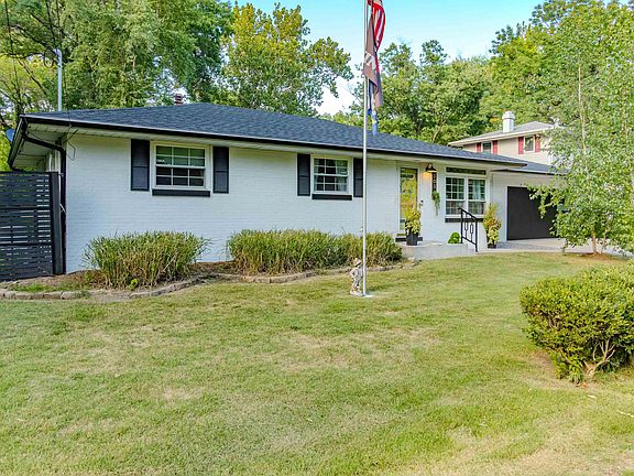 3rd image of 303 E Lyndale Rd