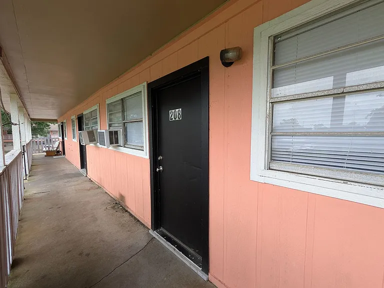 893-905 Campus St — Photo 22