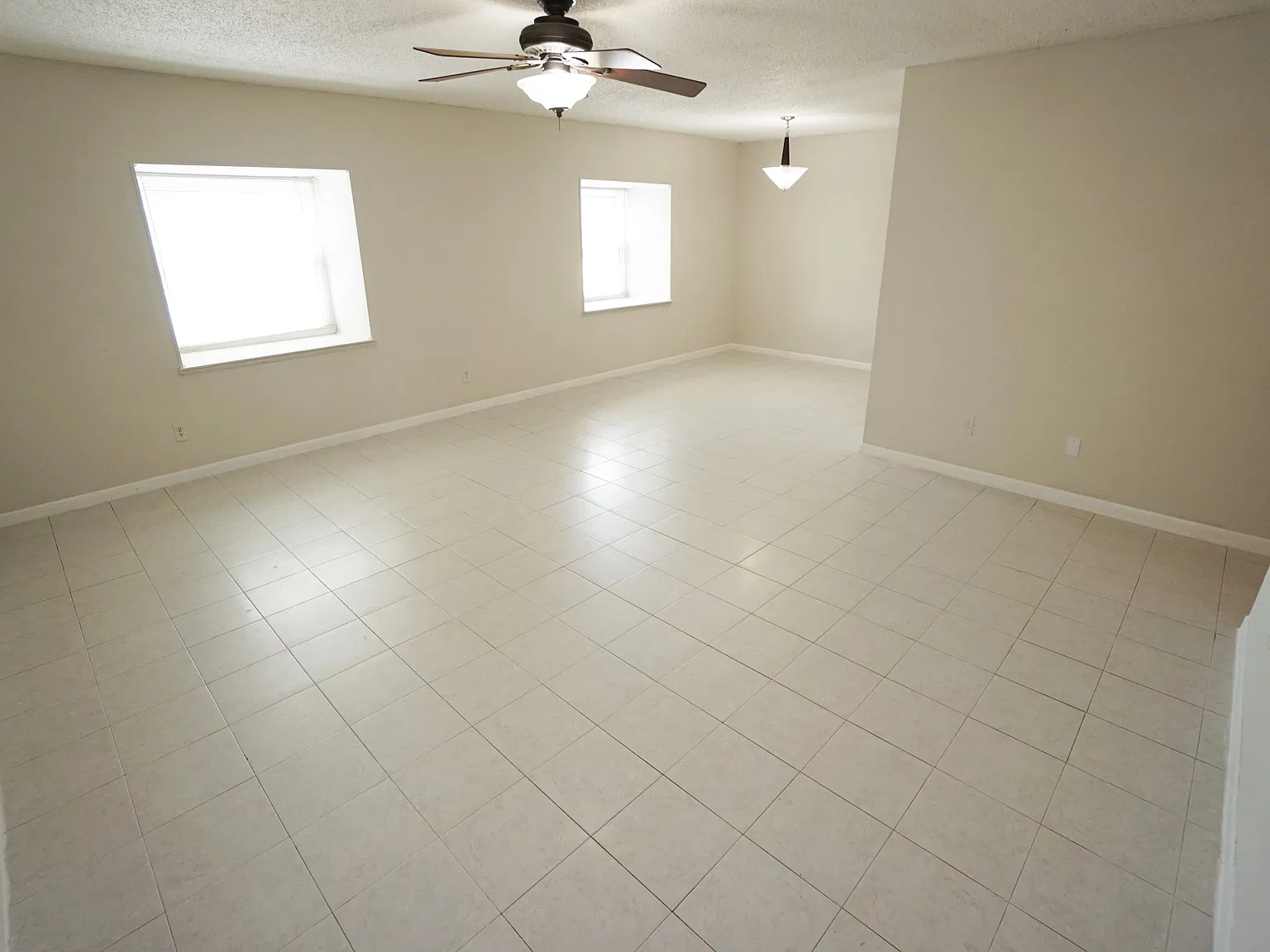 2 bed, 960 sqft, $1,550 — Photo 3