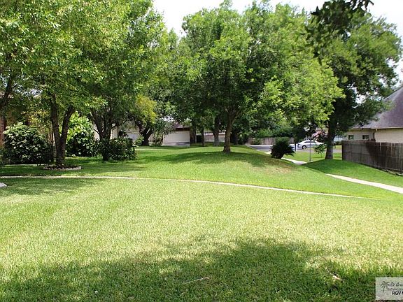 4th image of 210 Parkview Cir