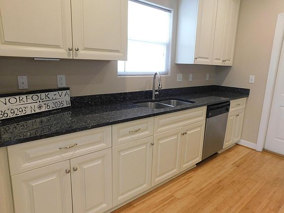 4th image of 3218 Pretty Lake Ave #B