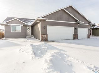 8809 W Stoney Creek St, Sioux Falls, SD 57106