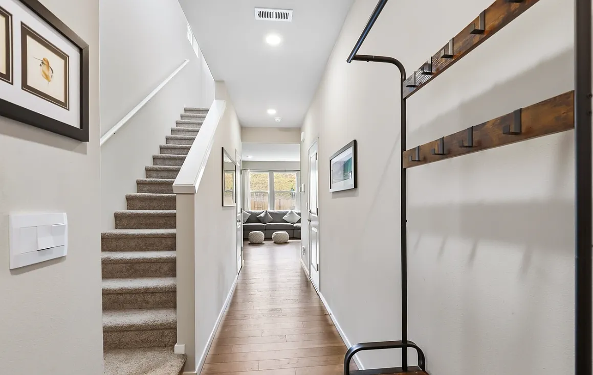 4 bed, 1762 sqft, $3,199 — Photo 2