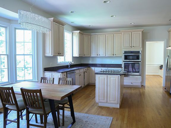 3rd image of 6482 Birch Grove Ct